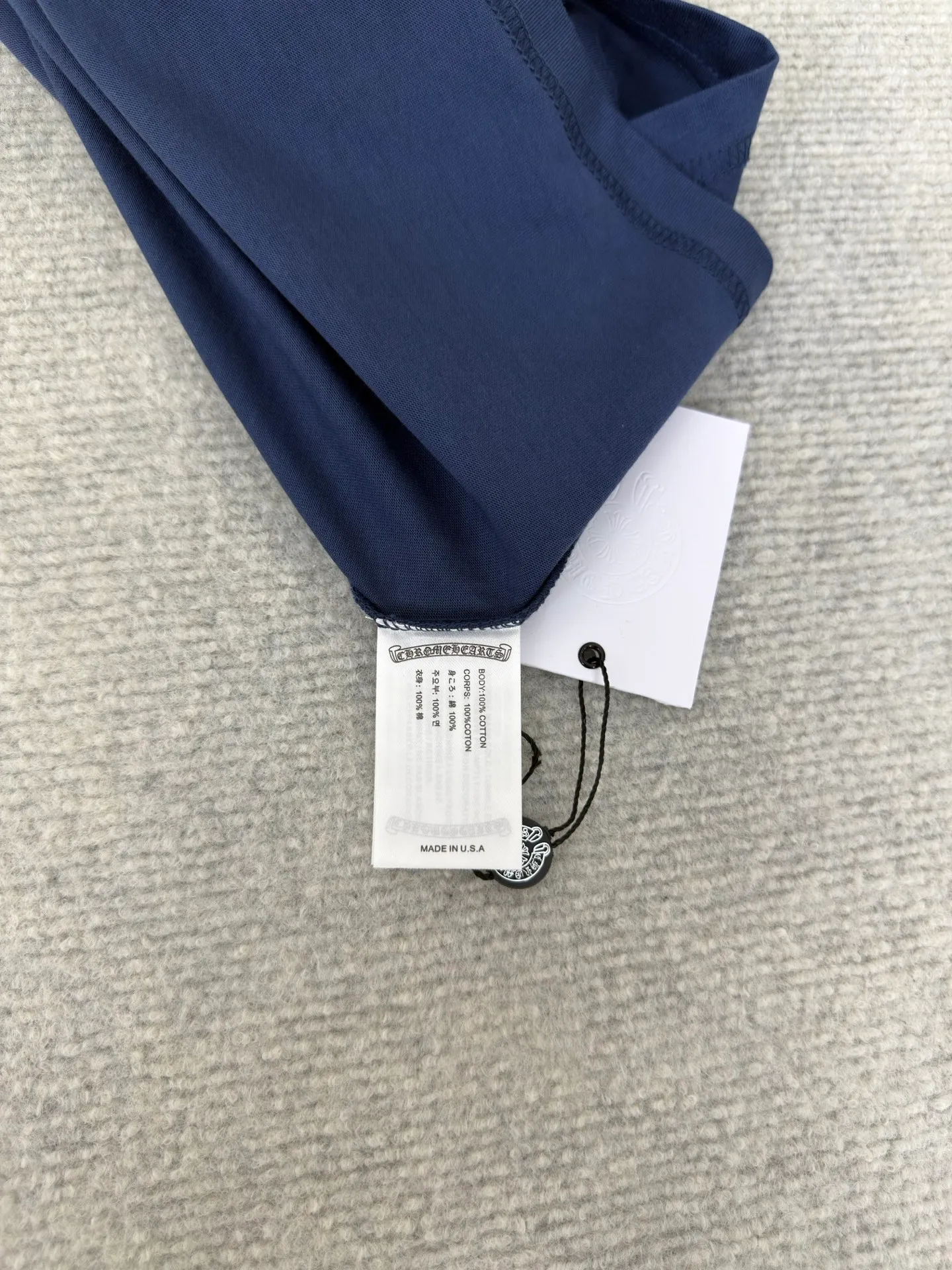 P240 Chrome Hearts Energy Bar Short Sleeves Authentic Open Edition - Physical Counter - Top Luxury Quality 🆚 Instant sale of all editions on the market Fabric is made of 26 weave 200g cotton material Printing is ink printing Customized accessories Size S M L